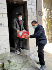 为居家隔离人员送温暖
