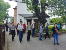 中共柯桥区委组织部退休干部参观党史馆