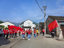 嵊州市谷来镇五四青年参观团参观党史馆
