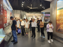 长岭村参观党史馆