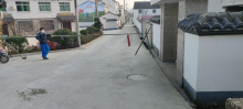 根据防疫要求对村内道路进行设点封闭