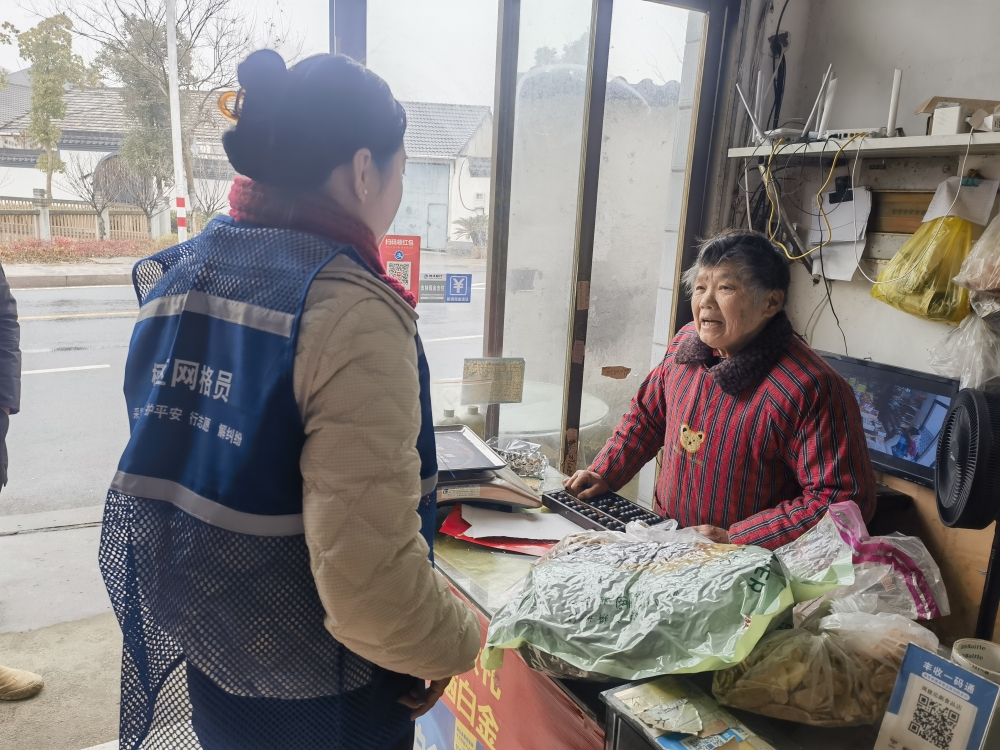 兰亭村开展平安法治宣传志愿活动