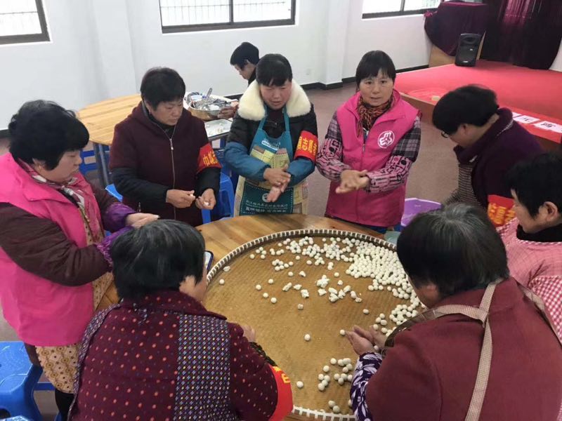 任家畈元宵节包汤圆志愿活动