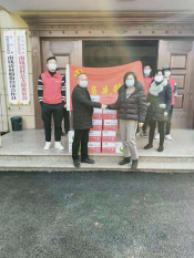 志愿者捐赠抗疫物资