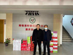 志愿者捐赠抗疫物资