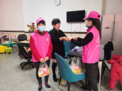 迎元宵佳节，巾帼志愿者为村内低保户送暖心汤圆