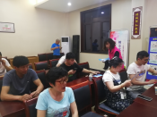 巾帼志愿者发放防电信诈骗宣传资料