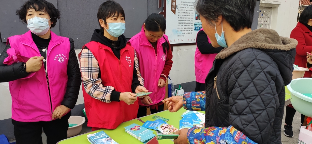 新对旗山村巾帼志愿者新对旗山村文化志愿者参加世界艾滋病日宣传志愿活动