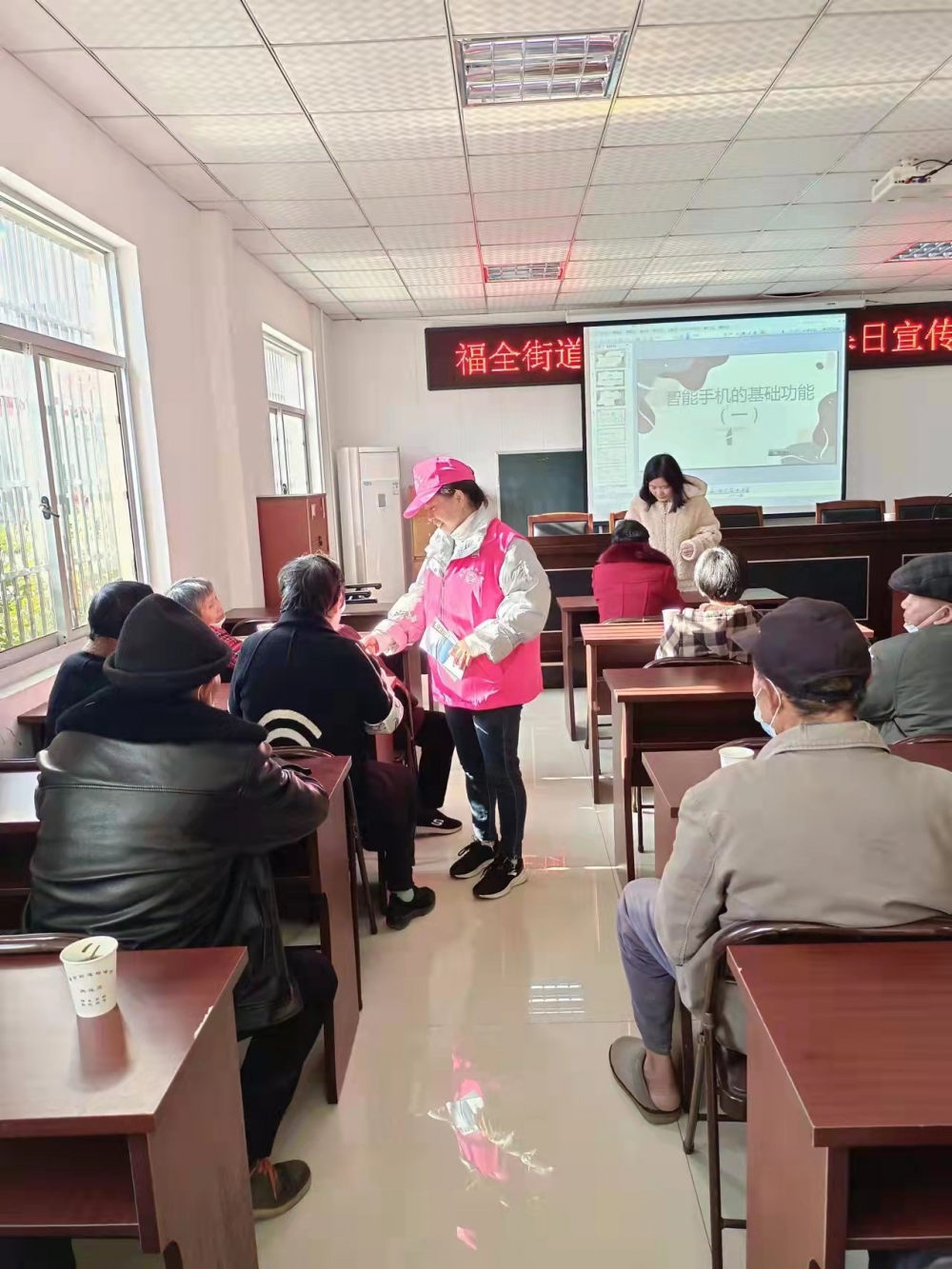 梅峰村志愿者参加遏制艾滋，控制蔓延宣讲活动