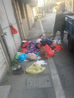 和门程村开展环境卫生整理活动