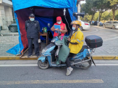 严守“小门”不松懈，同筑安全防疫线