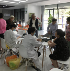 开展老年人免费体检活动