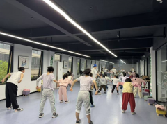 纺都社区开展街舞公益活动