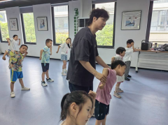 纺都社区开展街舞公益课