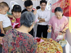 纺都社区开展品月饼中秋活动