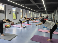 纺都社区开展瑜伽公益课