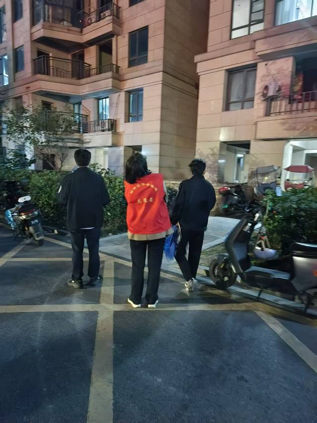 纺都社区开展夜巡活动 纺都社区开展夜巡活动