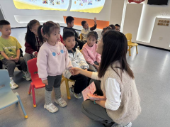 纺都社区开展绘本故事坊