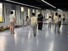 纺都社区开展街舞课堂