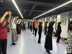 纺都社区开展舞蹈课堂