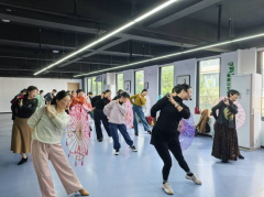 纺都社区开展舞蹈培训活动
