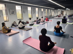 纺都社区开展瑜伽公益培训活动