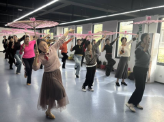 纺都社区开展舞蹈培训活动