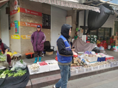 纺都社区开展占道经营劝导活动