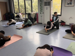 纺都社区开展瑜伽培训活动