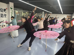 纺都社区开展舞蹈培训活动