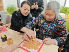 纺都社区开展福字DIY活动