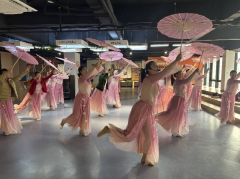 纺都社区开展舞蹈培训活动