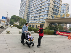 纺都社区开展腊八送腊八粥公益活动