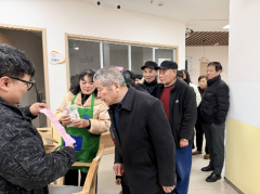 纺都社区开展元宵猜灯谜送汤圆活动