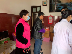 兴联村慰问失独家庭和老妇女主任
