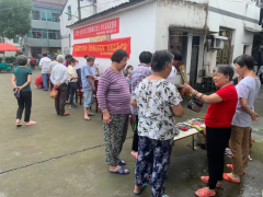 兴联村为村民义剪志愿活动