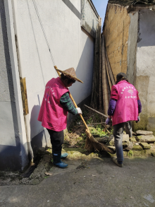 王化村组织志愿者参加环境整治志愿活动