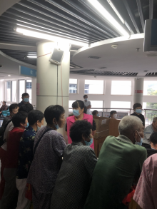 王化村王化开展老年人体检志愿活动