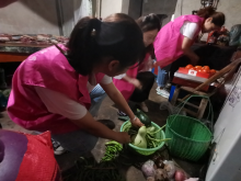 王化村开展关爱孤寡老人志愿活动