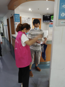 王化村王化开展老年人体检志愿活动