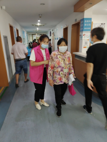 王化村长塘头开展老年人体检志愿活动