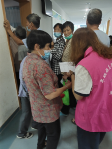王化村开展老年人体检志愿活动