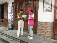 王化村开展防电信诈骗宣传册发放志愿活动