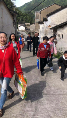 绍兴树人服务队助学结对看望慰问
