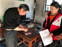 红十字会志愿者赴王化村慰问计生困难人员