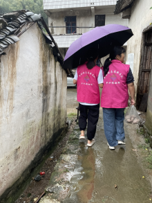 台风烟花来袭王化村招募志愿者巡查