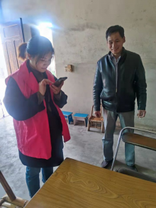 王化村开展医保凭证激活志愿活动