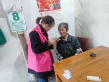 王化村开展医保凭证激活志愿活动