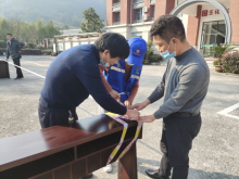王化村开展第一轮全员核酸检测场地布置志愿活动