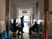 排队“一米线”、 看病“一人室”志愿活动